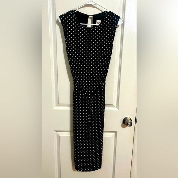 A beautiful Anne Klein dress with belt attached to the dress. Size S - Picture 3 of 4